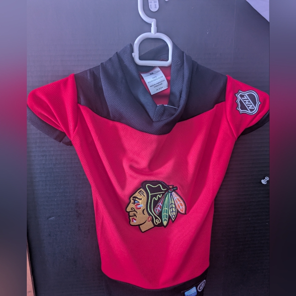 Red NHL Blackhawks Dog Jersey Size M NEW